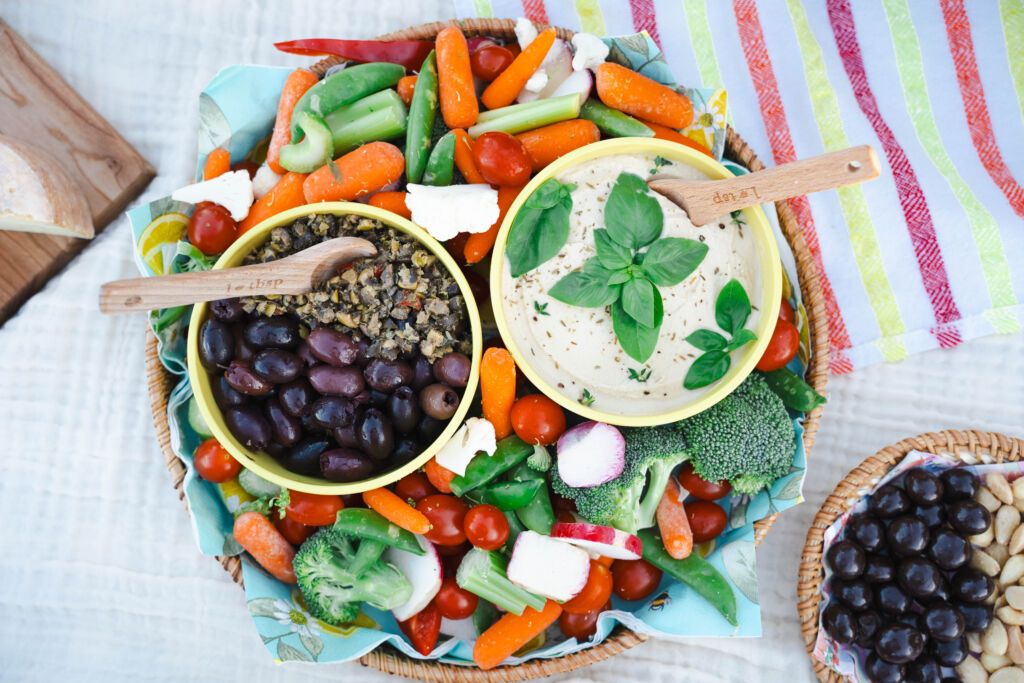 KSP03710 fresh food, hummus, olives